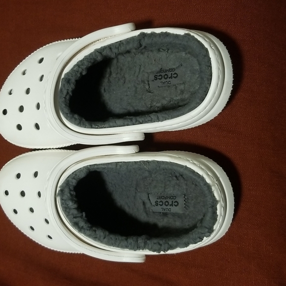 White crocs with grey fur inside - Picture 2 of 4